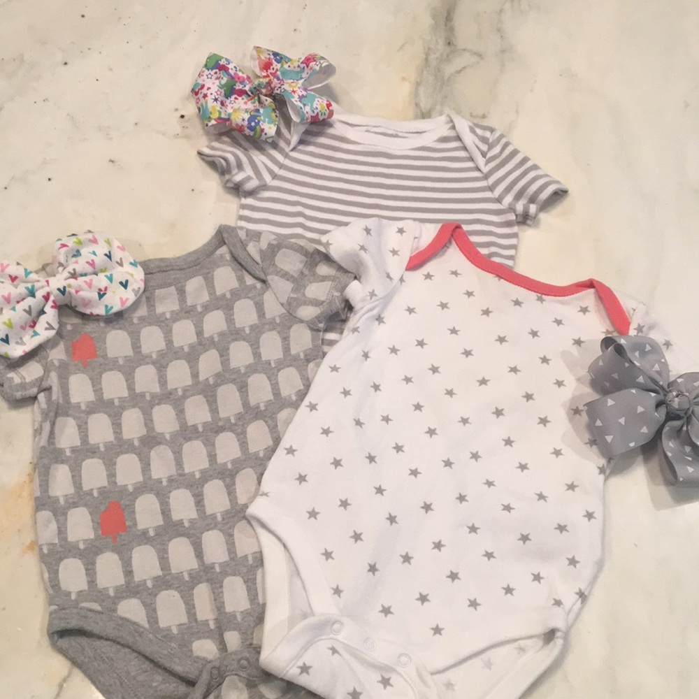 3 gap onesies 3-6m